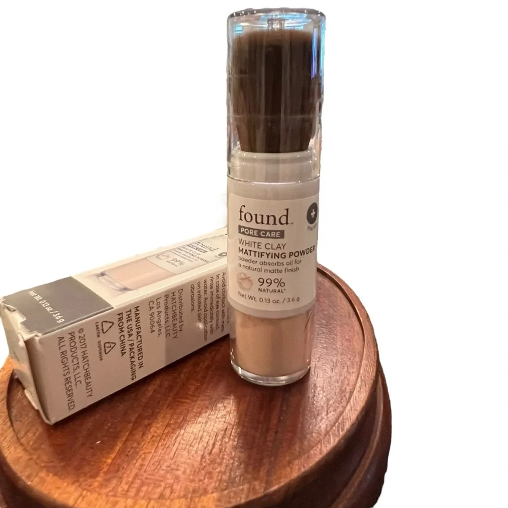 FOUND Pore Care White Clay Mattifying Powder Brush On Translucent Coverage NEW‎